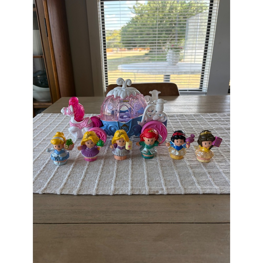 Fisher Price Little People Disney Princess 6 Figures light up carriage